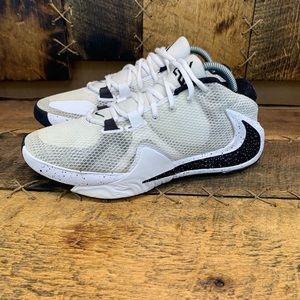 Nike Zoom Freak 1 'Oreo' Giannis MENS Size 8 Basketball Shoes BQ5422 101.